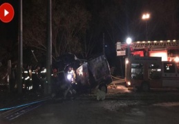 Mültecilerin bulunduğu araç kaza yaptı: 17 ölü