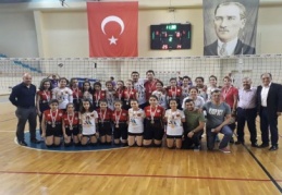 Müsabakaları kızlarda ve erkelerde 14 okuldan 68 sporcu katıldı 