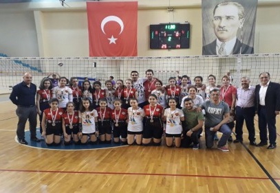 Müsabakaları kızlarda ve erkelerde 14 okuldan 68 sporcu katıldı 