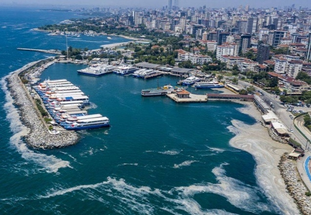 Müsilajın denizin ilk 30 metresinde yoğunlaştığını ve derin sularda olmadığını tespit ettik