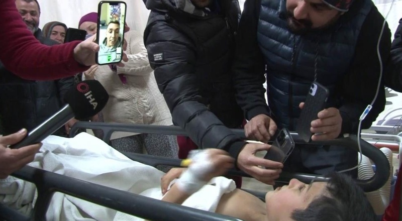 Muslera görüntülü konuştuğu Semih'e forma sözü verdi