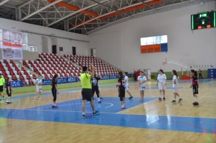 Muş&#039;ta hentbol müsabakaları yapıldı