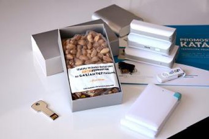 Müşterilere promosyon olarak fıstık yolluyor