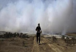 Musul'da zehir saçan kükürt tesisi yanmaya devam ediyor 
