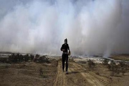 Musul&#039;da zehir saçan kükürt tesisi yanmaya devam ediyor 