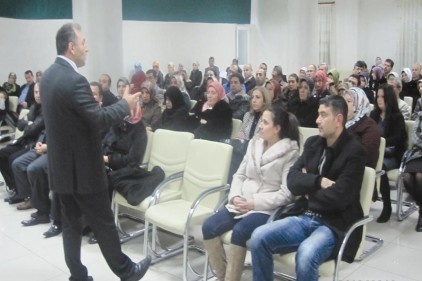 Mutafoğlu Okulları’nda “Anne Baba Okulu” semineri 