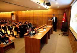 Müteahhitlere ilçedeki çalışmalar hakkında bilgi verdi