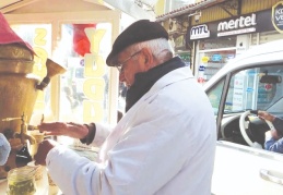 Müzisyenlikten seyyar satıcılığa