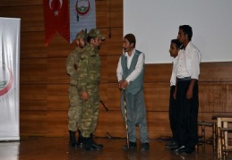 MYO Öğrencileri ‘Halil’in Hesabı’ adlı tiyatro oyununu sergiledi