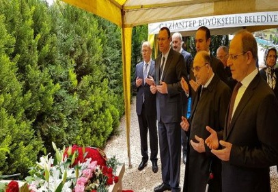 Naci Topçuoğlu, mezarı başında anıldı