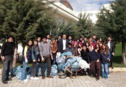 Naci Topçuoğlu MYO Öğrencileri ağaç dikti 