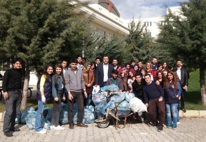 Naci Topçuoğlu MYO Öğrencileri ağaç dikti 