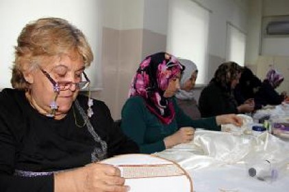 Nakış kursları ile hayata yeniden başladı