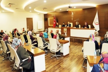 &#8216;Nar Hanım Ellerde Hayat Buluyor&#8217; projesi ile nar eğitimi başladı