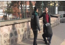 Narkotik ekipleri okul önlerinde uyuşturucu denetimi yaptı
