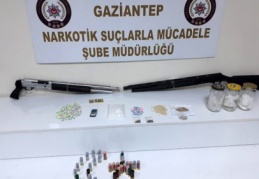 Narkotik polisi 15 adrese uyuşturucu baskını yaptı