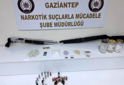 Narkotik polisi 15 adrese uyuşturucu baskını yaptı