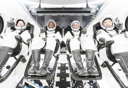 NASA, SpaceX roketini dört astronotla fırlattı