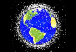 NASA, uzay enkazı tehlikesi sebebiyle uzay yürüyüşünü erteledi