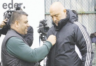 Nazar boncuğu taktılar