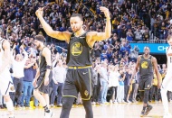 NBA’de Golden State Warriors ve Milwaukee Bucks yarı finale yükseldi