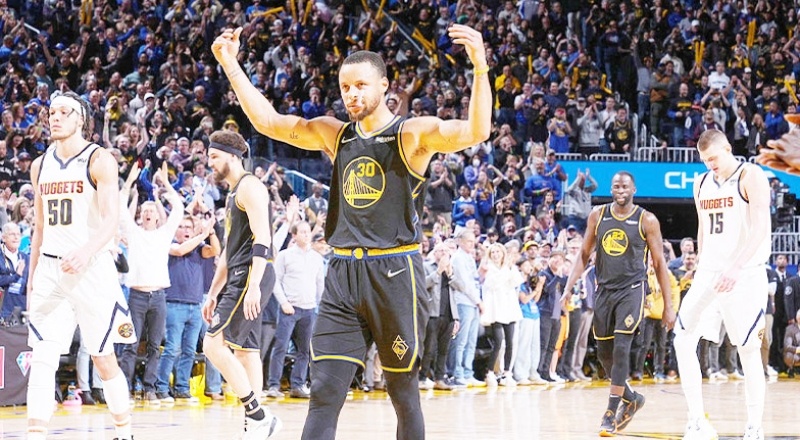 NBA’de Golden State Warriors ve Milwaukee Bucks yarı finale yükseldi