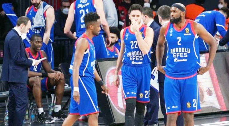 Nefes kesen seri bitti: Anadolu Efes finalde