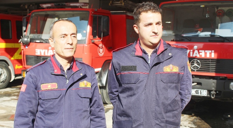 Nefessiz kalan bebeği kurtaran itfaiye erleri o anları anlattı