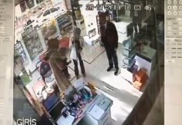 Nefessiz kalan çocuğu eczacı kurtardı 