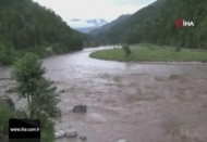 Nepal'de sel ve heyelanda ölenlerin sayısı 98'e yükseldi