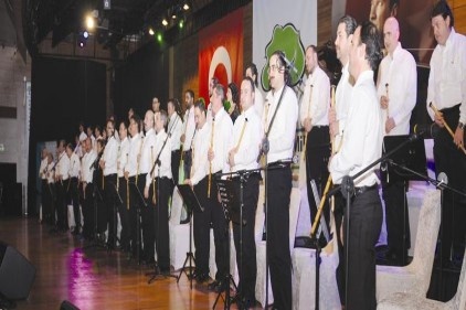 Neyi, 40 ney bir nefes grubu ile sevdiriyor