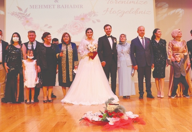 Nikah 30 şahit eşliğinde kıyıldı