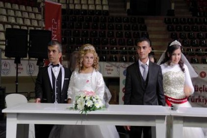 Nikahsız 300 çift birden aynı anda dünya evine girdi