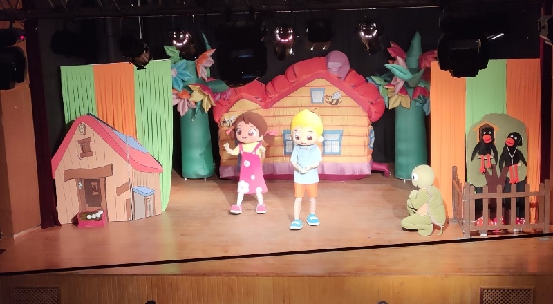 Niloya ve arkadaşları geliyor