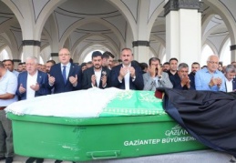 Nilüfer Ay toprağa verildi
