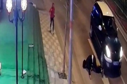 Nişanlısından ayrılan genç, aracın önüne atlayarak intihar etmek istedi
