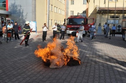 Nizip Devlet Hastanesi&#039;nde tatbikat yapıldı