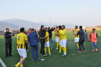 Nizip sporu 1-0 mağlup ederek liderliği ele geçirdi