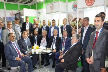 Nizip Zeytini ve Zeytinyağı İzmir&#8217;de Ulusal Pazarında 