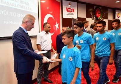 Nizipli başarılı öğretmen ve öğrenciler ödüllendirildi