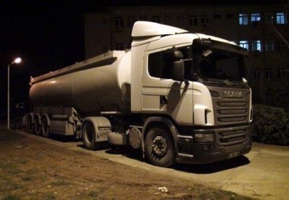 Nizip’te bir TIR'da 35 bin litre kaçak akaryakıt ele geçirildi