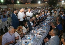 Nizip’te iftar yemeği verildi