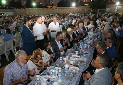 Nizip’te iftar yemeği verildi