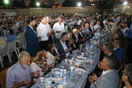 Nizip’te iftar yemeği verildi