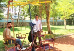 Nostaljik salıncaklar ilgi çekiyor