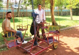Nostaljik salıncaklar ilgi çekiyor