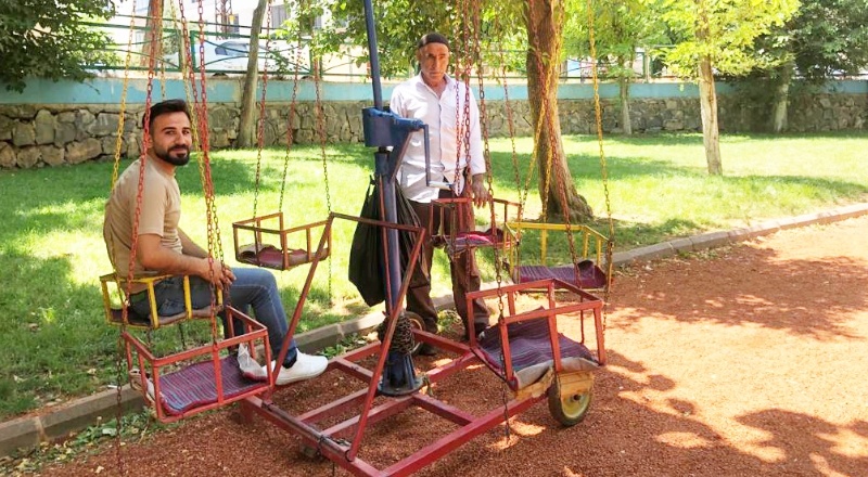 Nostaljik salıncaklar ilgi çekiyor