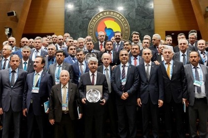 NTO Başkanı Cumhurbaşkanı&#8217;ndan plaket aldı