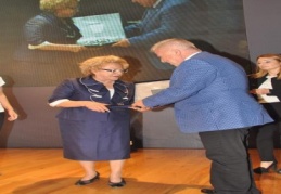 Nüket Ersoy’a plaket verdi