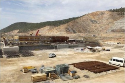 Nükleer santralin temeli 2 kere çatlamış